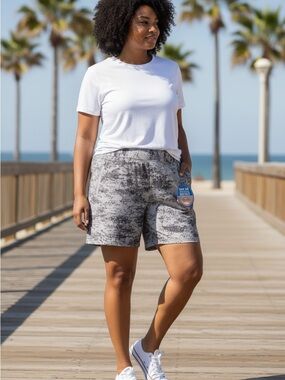 NEW COLUMBIA PFG TITAL WAVE 11 GREY PRINT SHORTS SZ 1 X